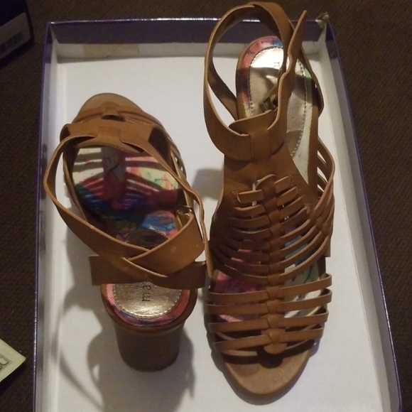 Shoes - Picture 2 of 4